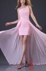 Růžové plesové šaty s vlečkou